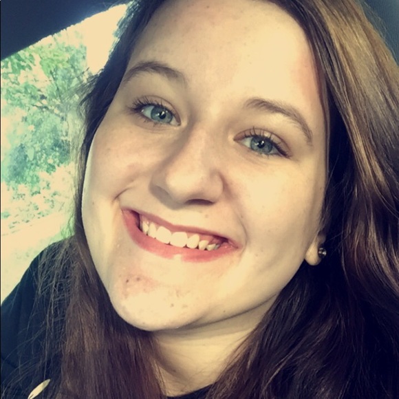 Meet your Posher, Kayla - Picture 4 of 8